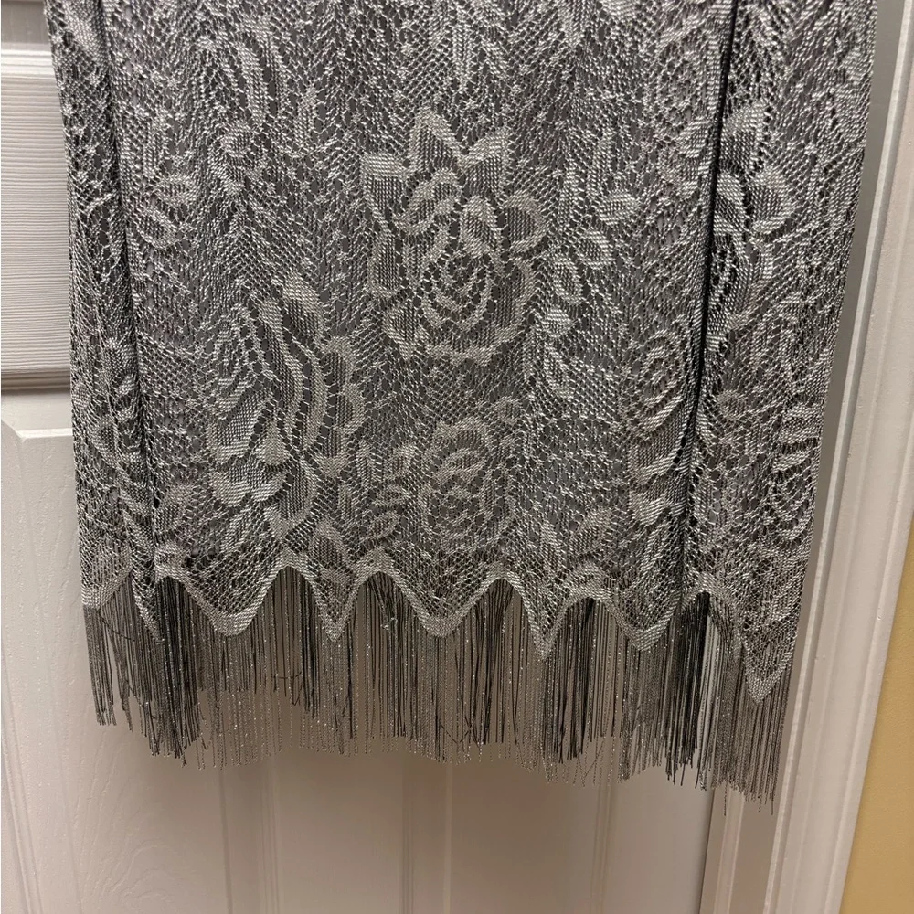 SLNY 2-Piece Metallic Lace Fringe Dress & Jacket Set – Silver (Size 18) - Picture 6 of 11